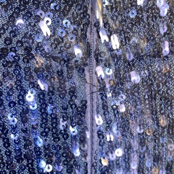 Short V-neck dress by Vince Camuto - Picture 7 of 8